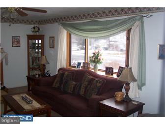 545 Flock Road Hamilton Square, NJ 08690 - Photo 3 of 12 Living Room