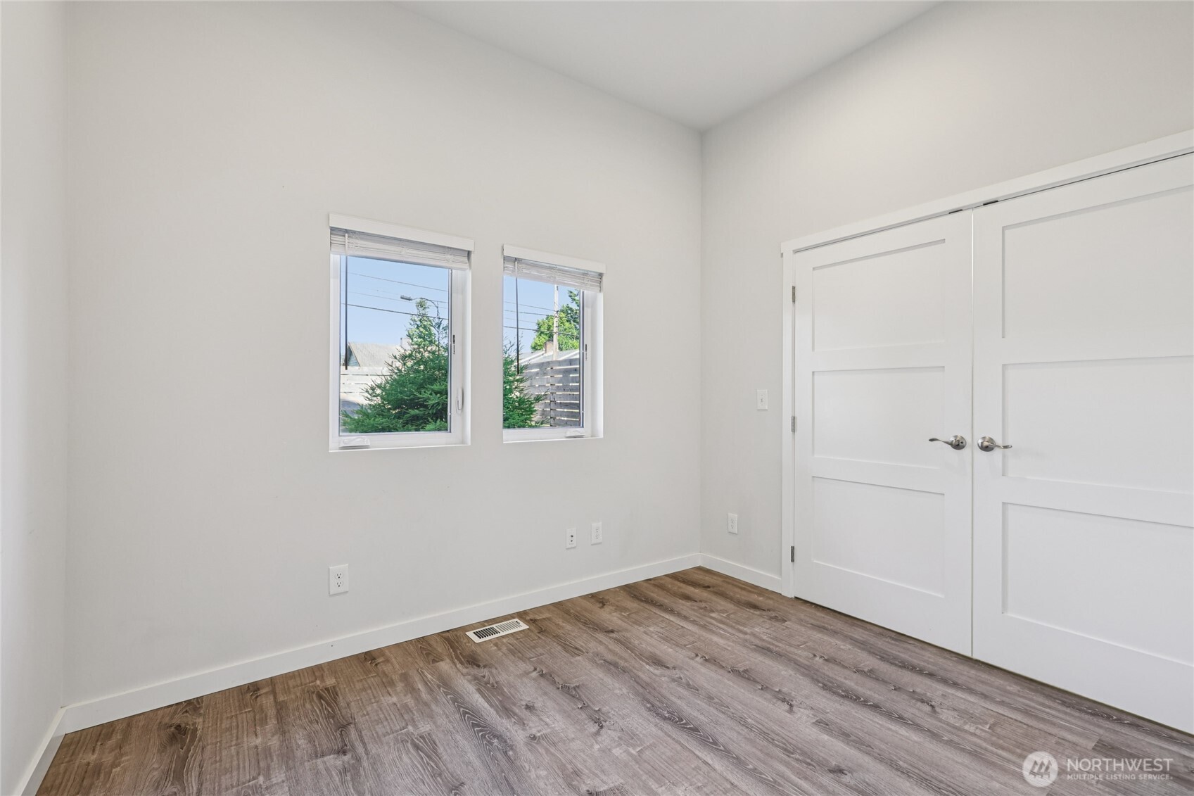 7724 16th Avenue Southwest Seattle, WA 98106 - Photo 12 of 35