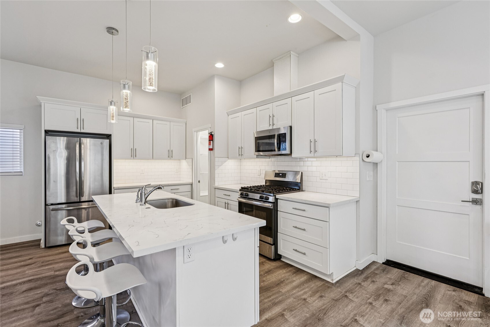 7724 16th Avenue Southwest Seattle, WA 98106 - Photo 9 of 35