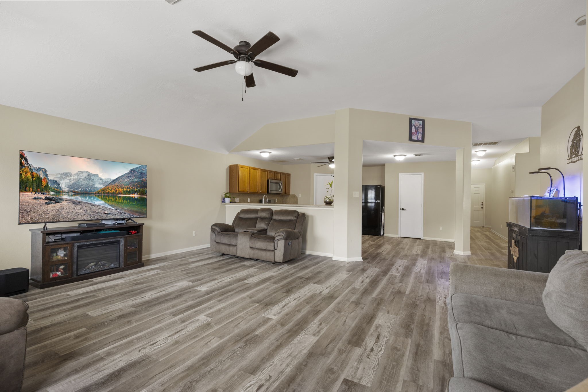 29106 Foxingham Circle Spring, TX 77386 - Photo 19 of 47 a living room with furniture and a flat screen tv
