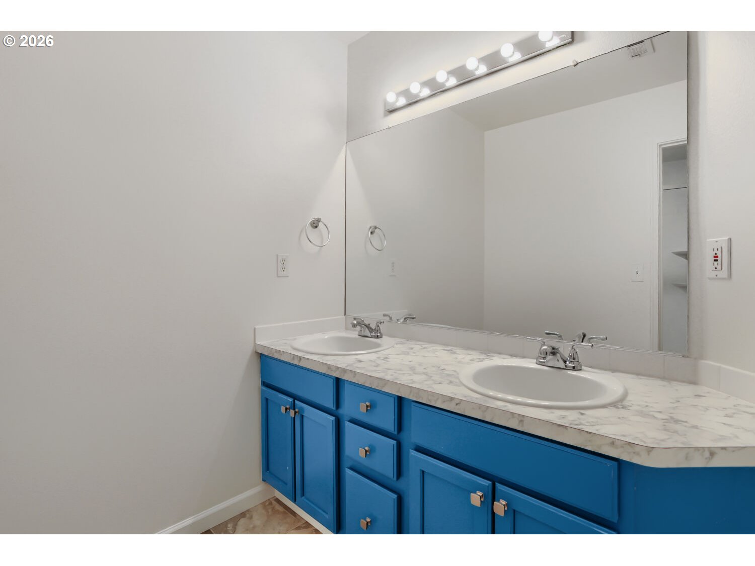 18691 Southwest Stubblefield Way Beaverton, OR 97003 - Photo 20 of 32 Attached Bathroom #1