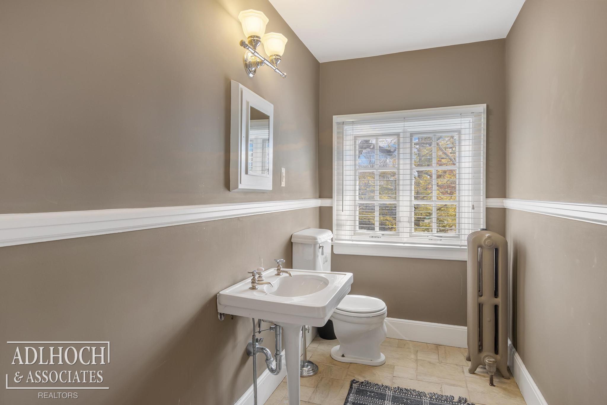 166 Cloverly Road Grosse Pointe, MI 48236 - Photo 53 of 72 50168102-2b4f9dba-9938-4fed-afda-85c7890b33cc.JPG