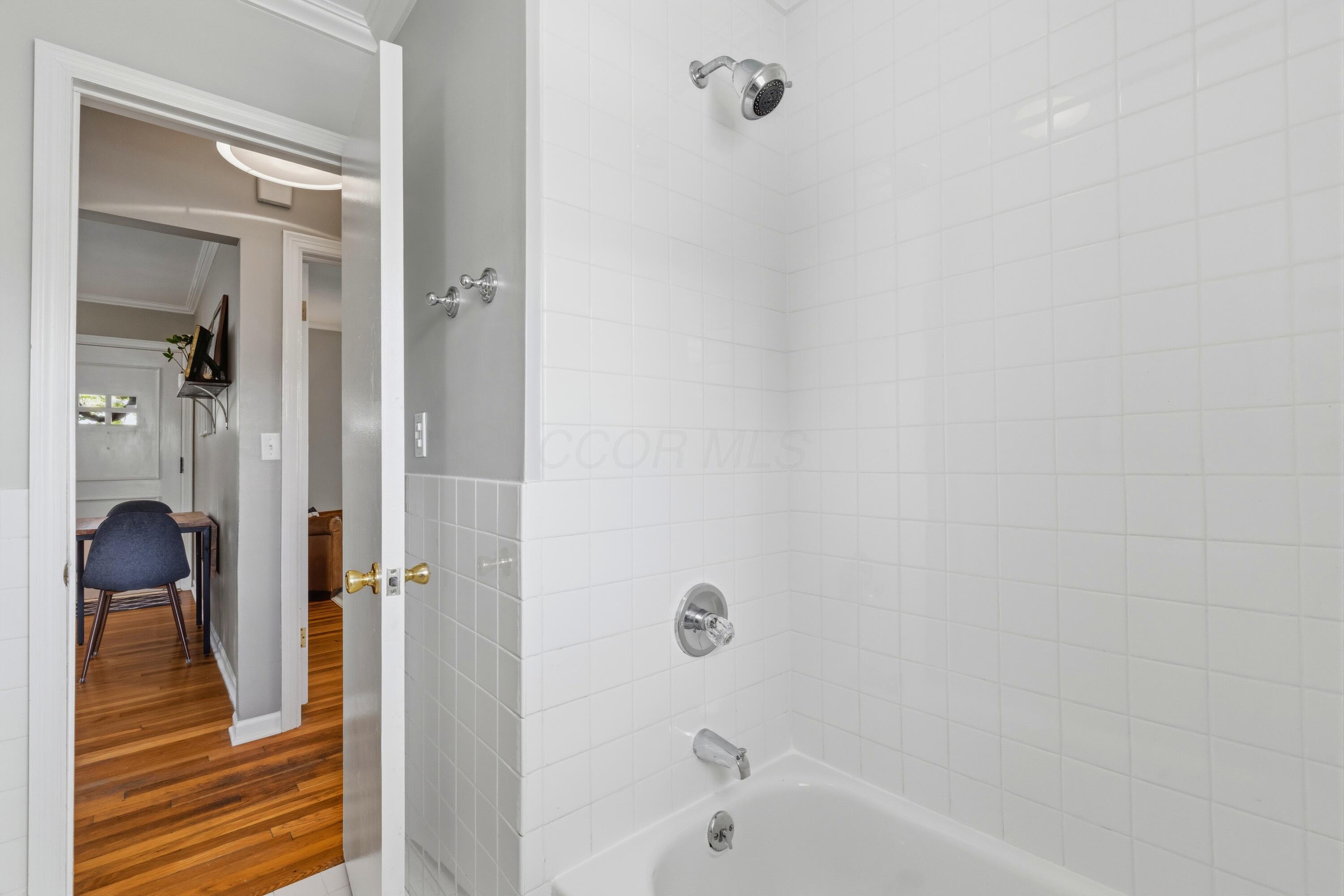 2255 Cranford Road Columbus, OH 43221 - Photo 23 of 67 Full Bathroom