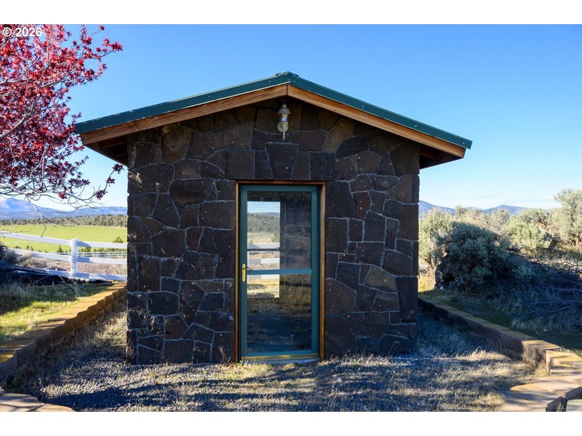 1299 Northwest McDaniel Road Powell Butte, OR 97753 - Photo 19 of 48