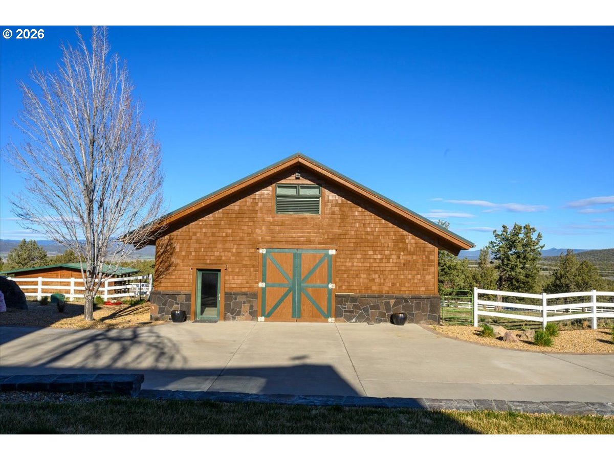 1299 Northwest McDaniel Road Powell Butte, OR 97753 - Photo 20 of 48