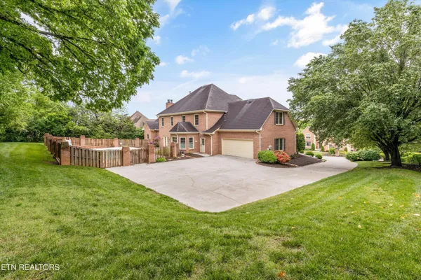 $992,000 | 7605 Harrisburg Court, Knoxville, TN 37909