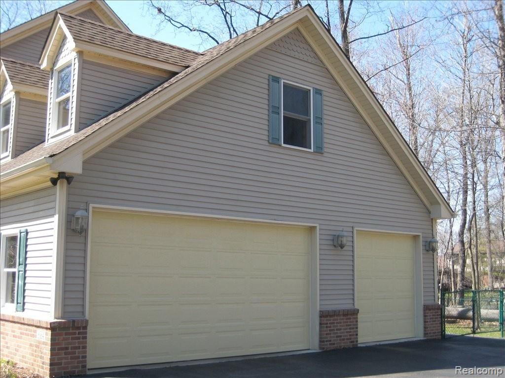 8984 Bridge Road Grosse Ile, MI 48138 - Photo 2 of 24 GARAGE