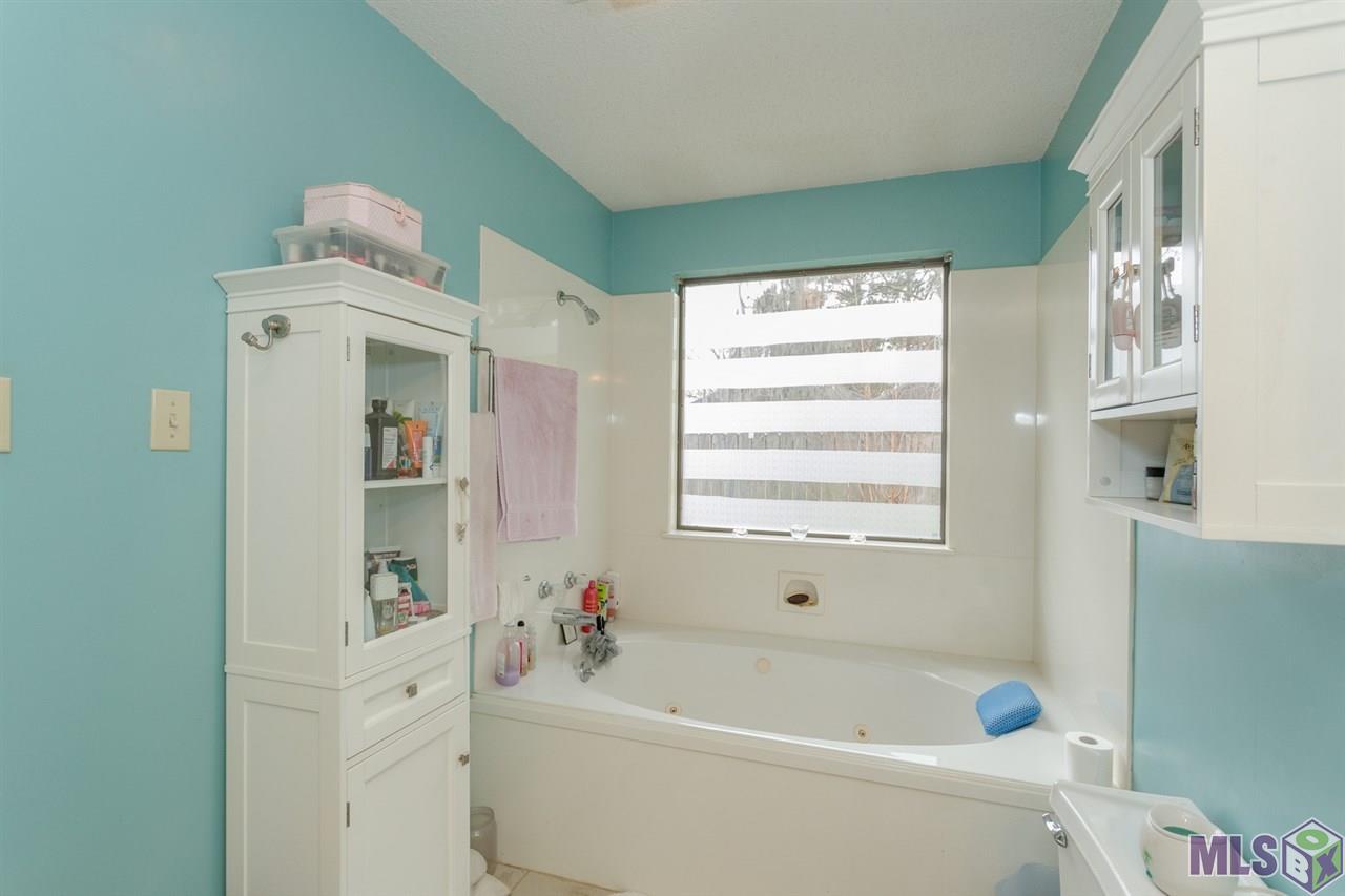 2492 Inverrary Drive Baton Rouge, LA 70816 - Photo 18 of 27 Gallery Image 18