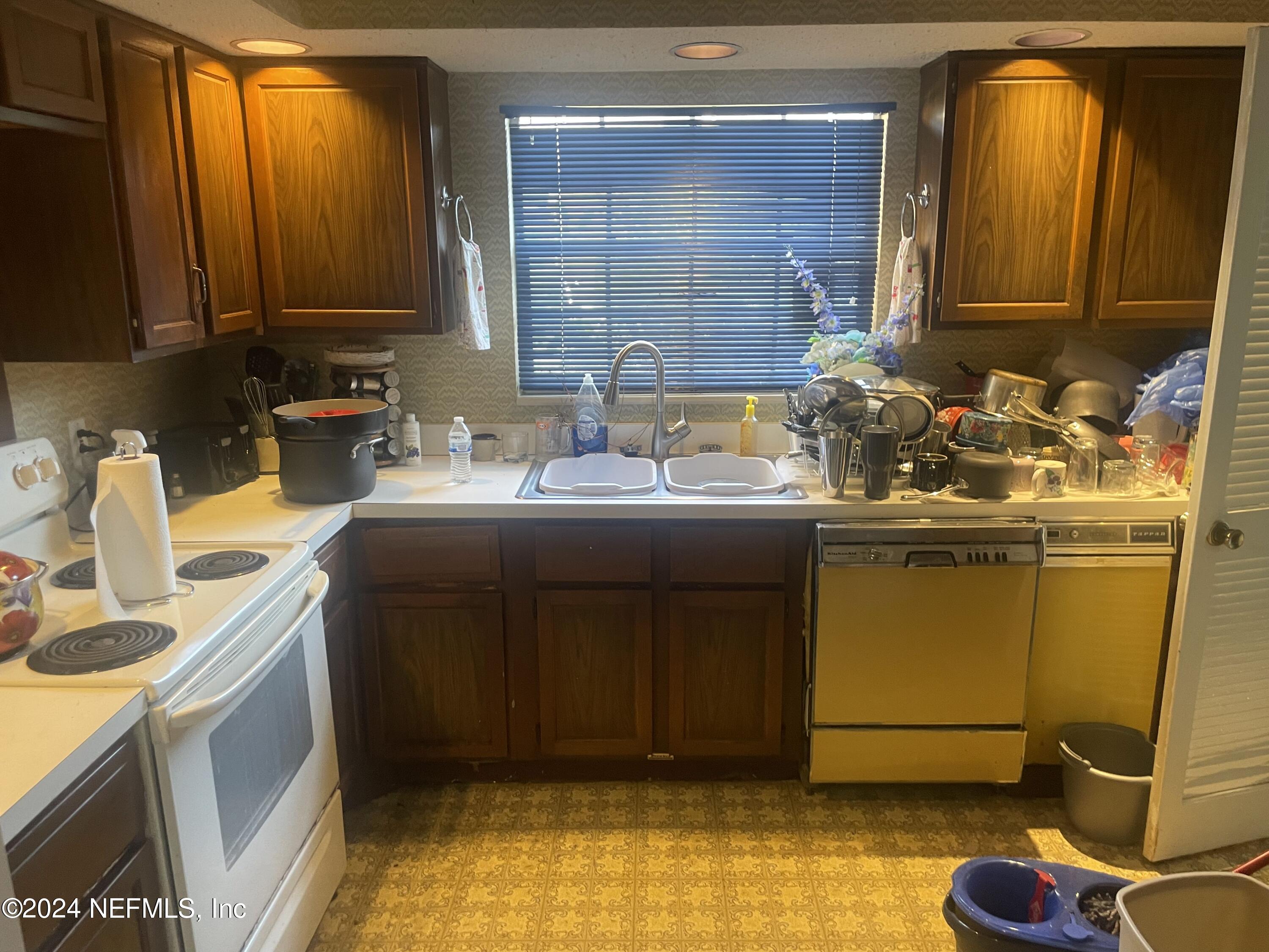 380 Raleigh Road, Unit 12 Jacksonville, FL 32225 - Photo 8 of 38 IMG_4482