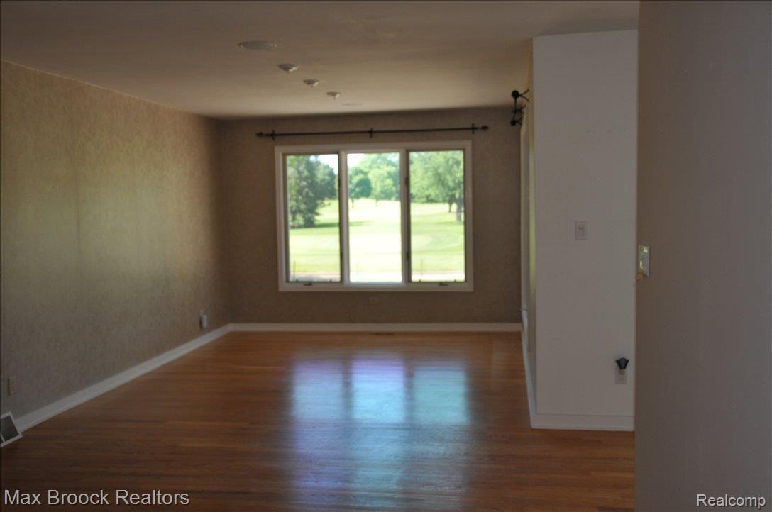 3770 West Maple Road Bloomfield Hills, MI 48301 - Photo 10 of 11 DSC_2197