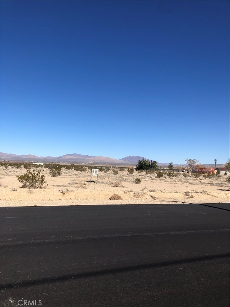 36222 Rabbit Springs Road Lucerne Valley, CA 92356 - Photo 5 of 8 a view of an ocean