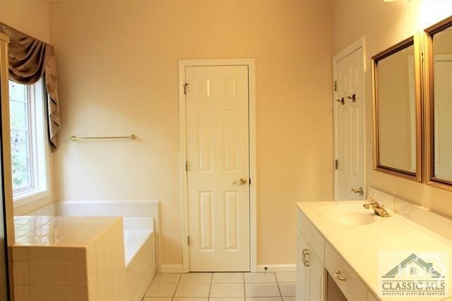 149 Walnut Ridge Drive Hoschton, GA 30548 - Photo 17 of 44 Gallery Image 17
