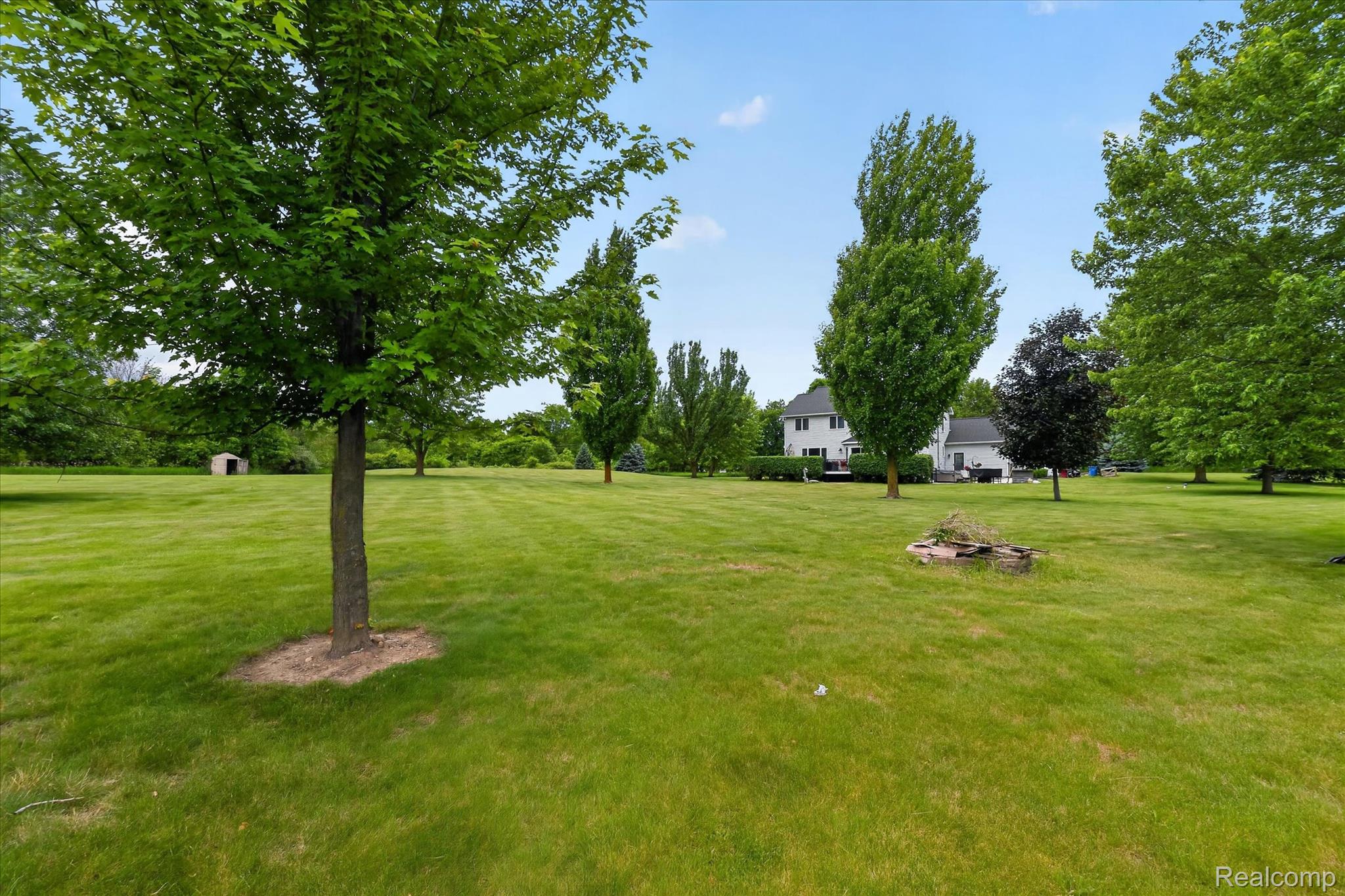 7040 McGuire Road Fenton, MI 48430 - Photo 36 of 43 50-7040-McGuire-Rd-Fenton-WindowStill.jpg