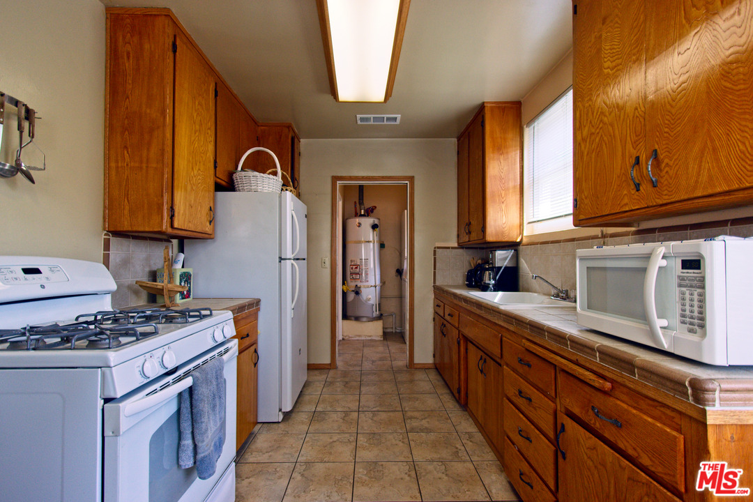 4152 Apricot Road Simi Valley, CA 93063 - Photo 8 of 28
