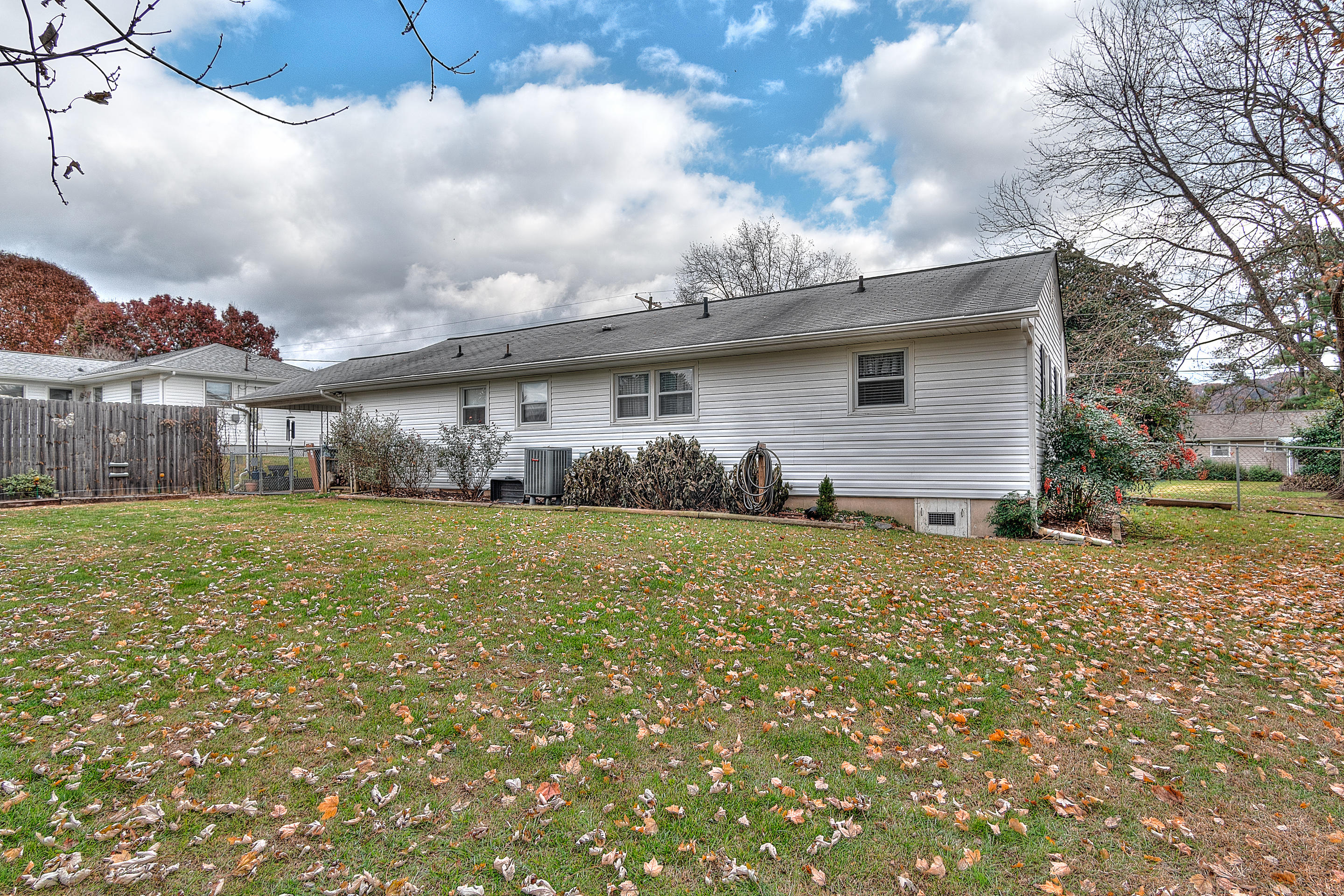 214 Hemlock Road Bristol, TN 37620 - Photo 25 of 31 exterior_mls-3