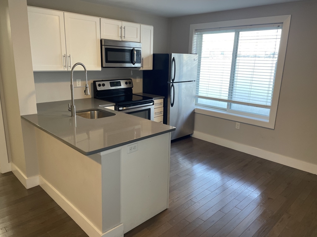 543 Dorchester Avenue, Unit 1 Boston, MA 02127 - Photo 3 of 9