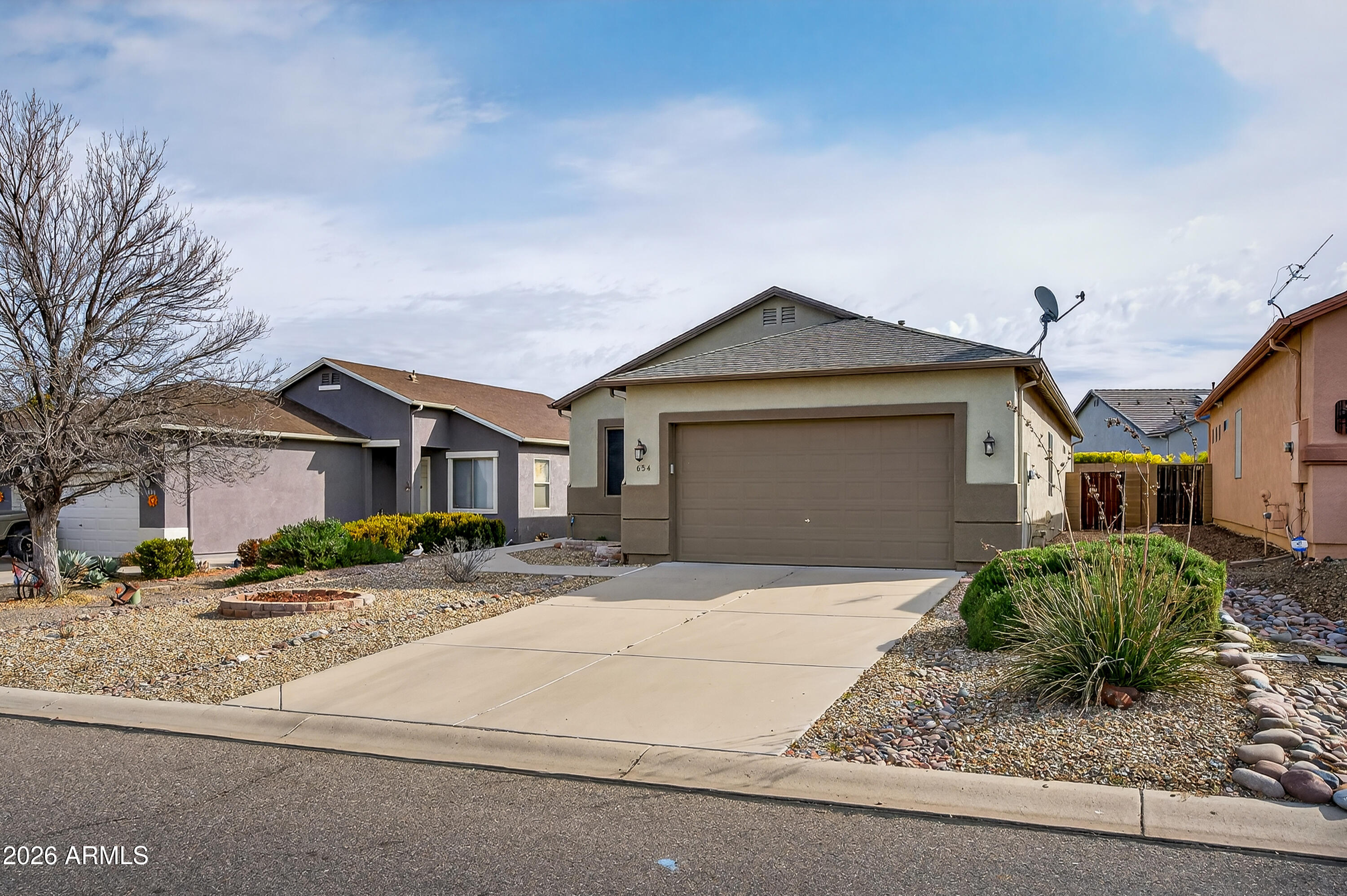 654 South Elk Ridge Drive Camp Verde, AZ 86322 - Photo 2 of 34 a front view of a house with a yard