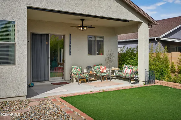 a view of outdoor space yard and porch