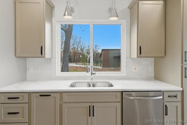 $589,000 | 312 Woodland Point, Linn Creek, MO 65052