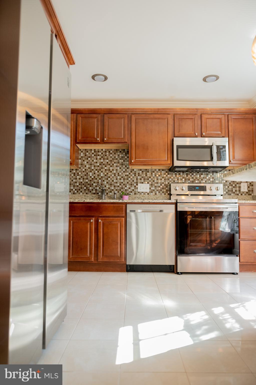 8085 Powderbrook Lane Springfield, VA 22153 - Photo 8 of 29 Kitchen