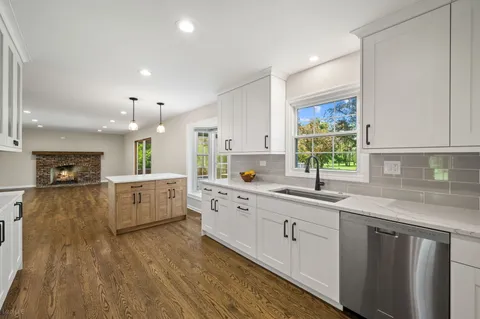 $750,000 | 1392 Terre Drive, Libertyville, IL 60048