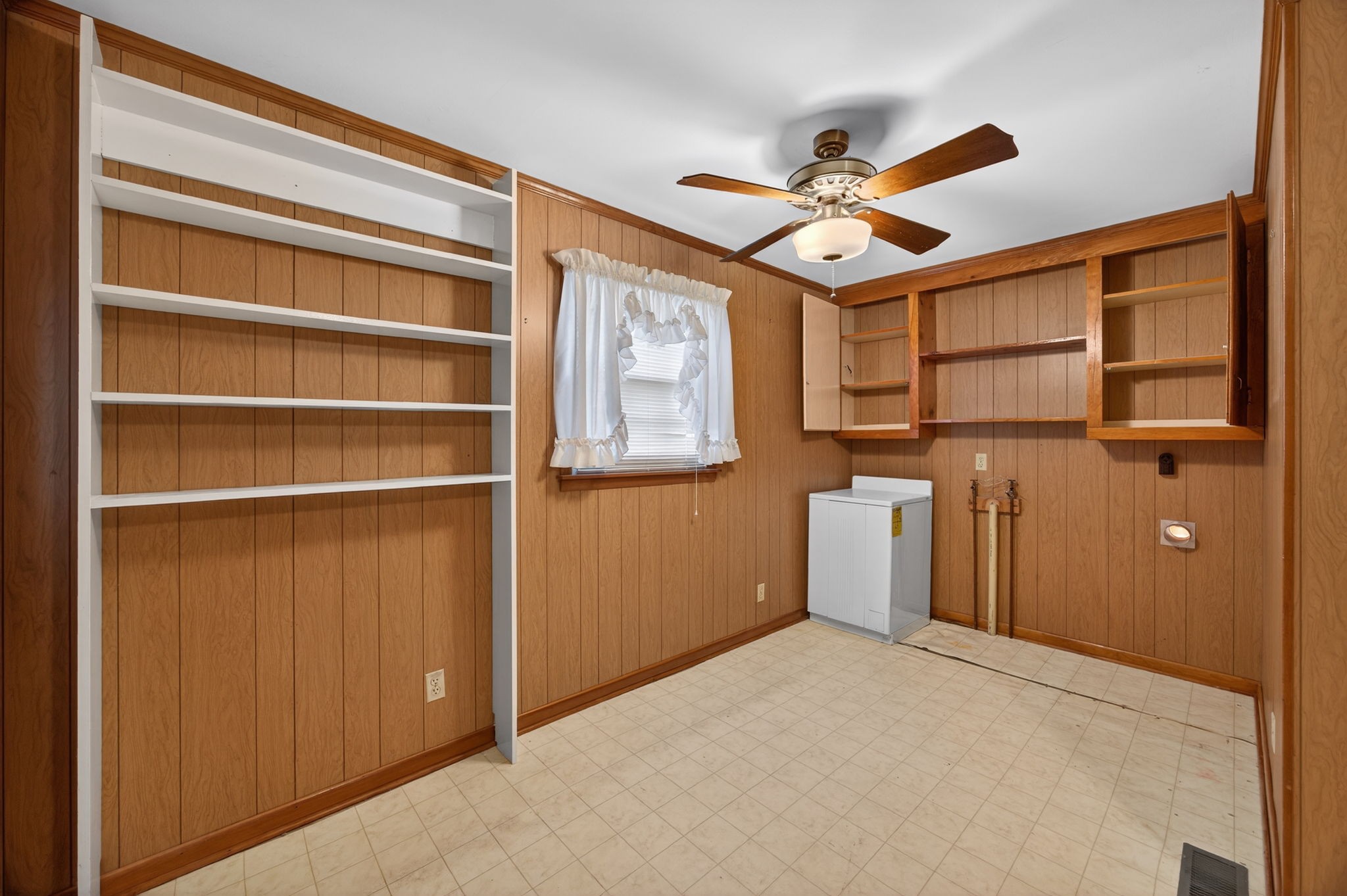 716 Dry Creek Road Smithville, TN 37166 - Photo 13 of 31 a view of a livingroom with a ceiling fan and a window