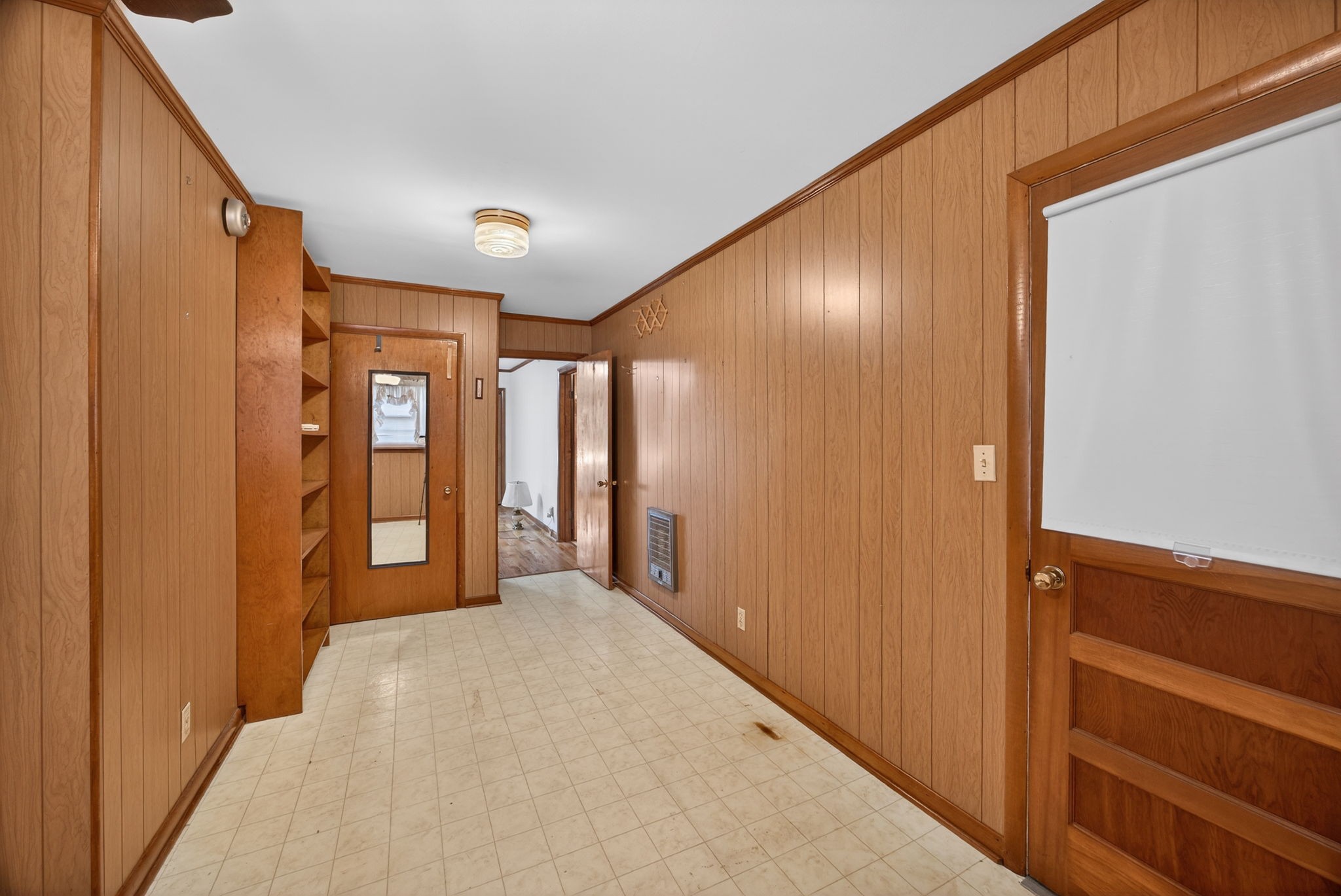 716 Dry Creek Road Smithville, TN 37166 - Photo 14 of 31 a view of hallway with windows