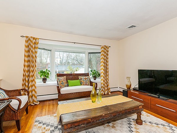 98 Risley Road Brookline, MA 02467 - Photo 3 of 28 Gallery Image 3
