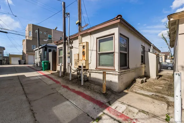 $1,550,000 | 717 San Jose Place, San Diego, CA 92109