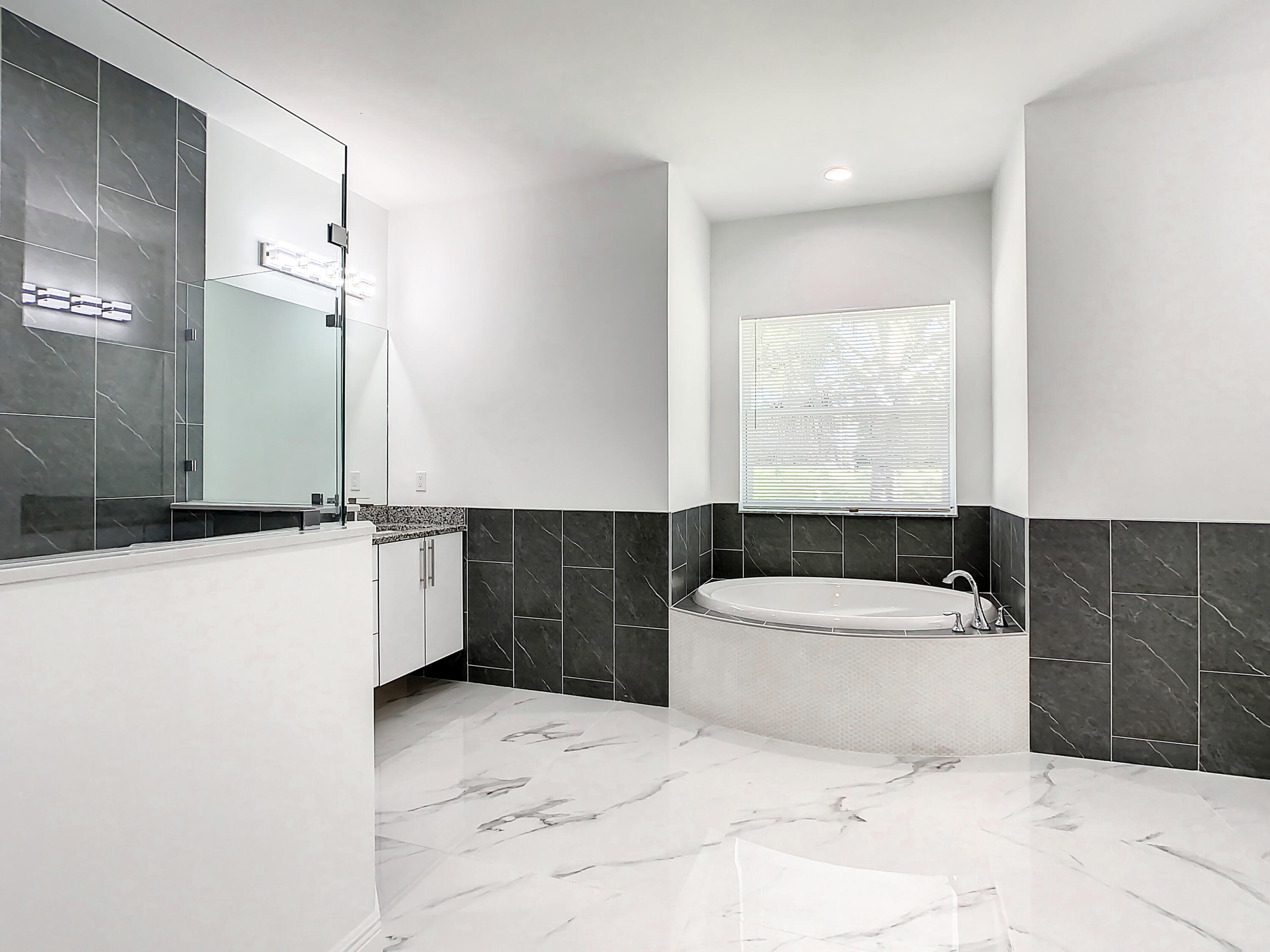 325 Southwest Becker Road Port St. Lucie, FL 34953 - Photo 14 of 31 Master Bathroom Tub
