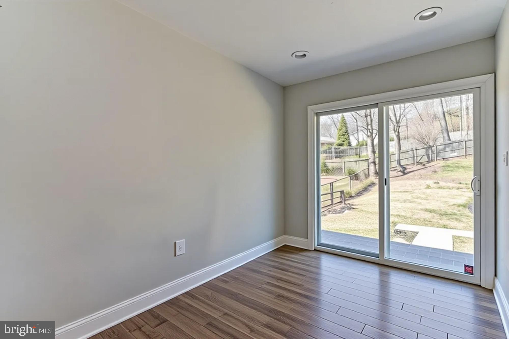 415 Ritchie Parkway Rockville, MD 20852 - Photo 7 of 30