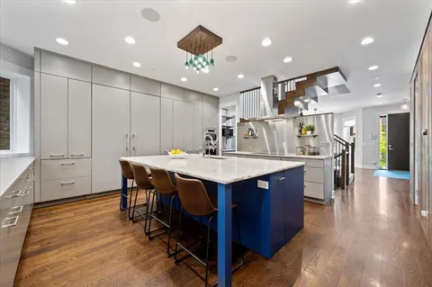 $2,500,000 | 2901 North Burling Street, Chicago, IL 60657