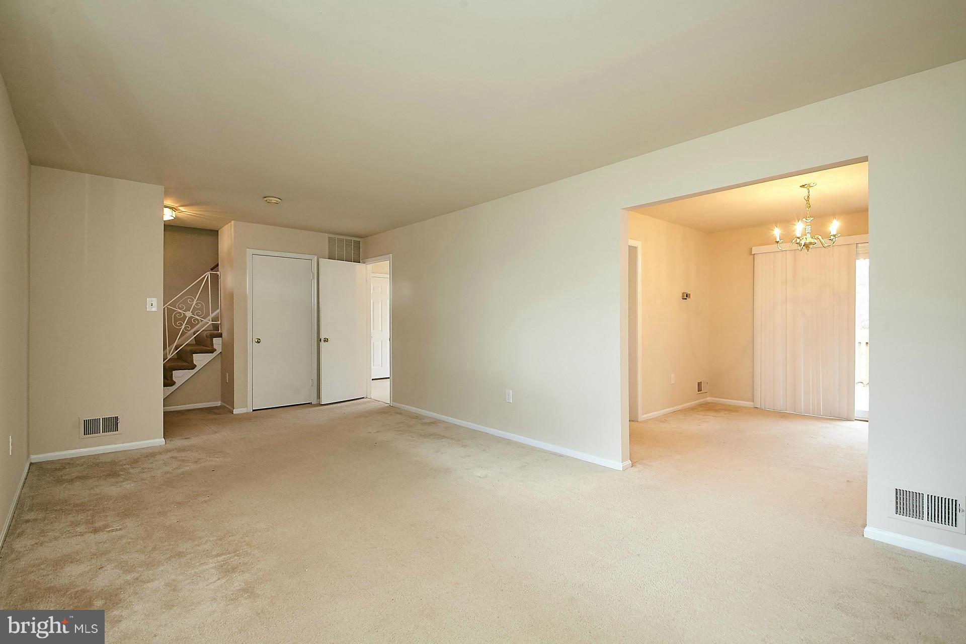 10194 Wavell Road Fairfax, VA 22032 - Photo 7 of 30 Living Room