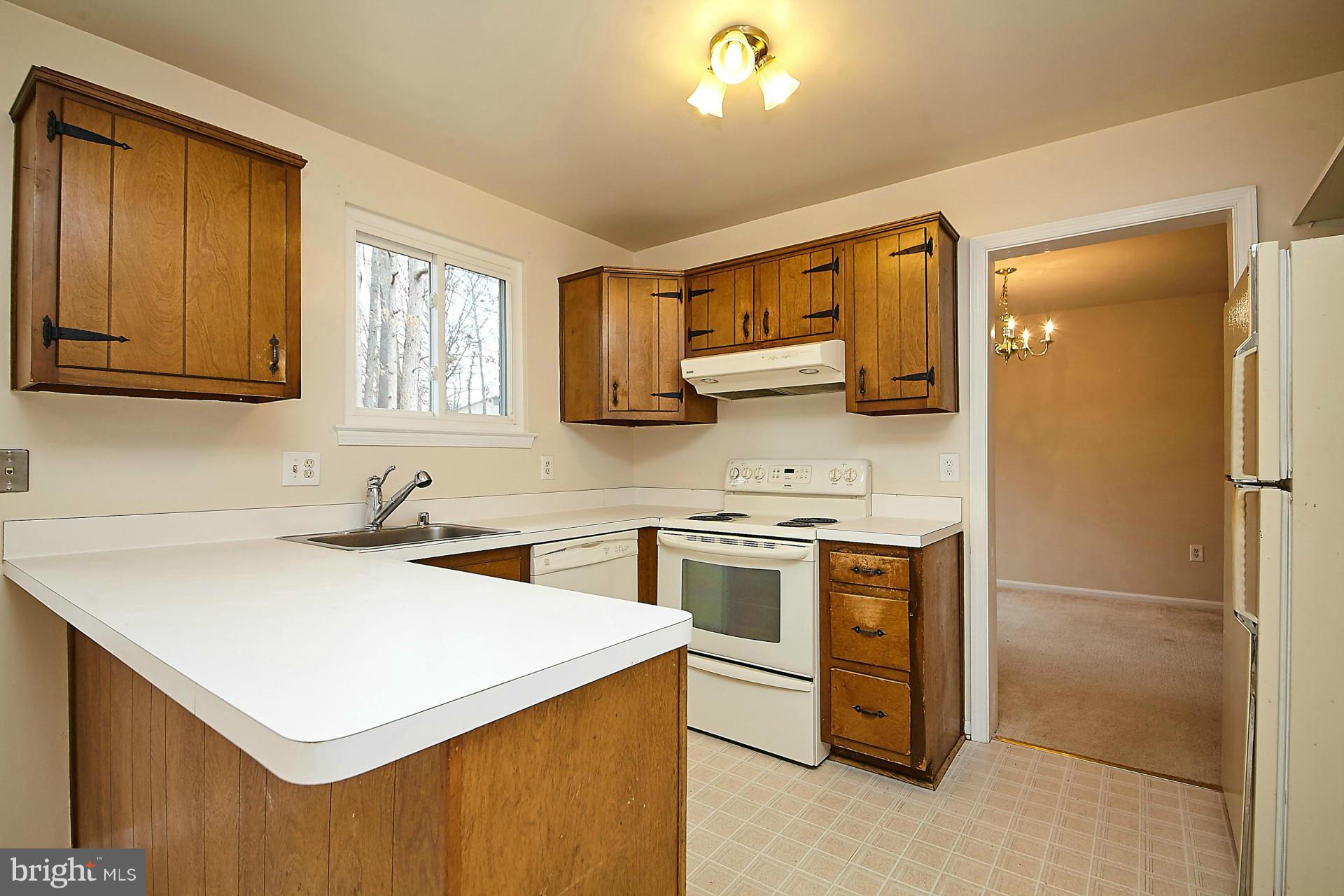 10194 Wavell Road Fairfax, VA 22032 - Photo 9 of 30 Kitchen