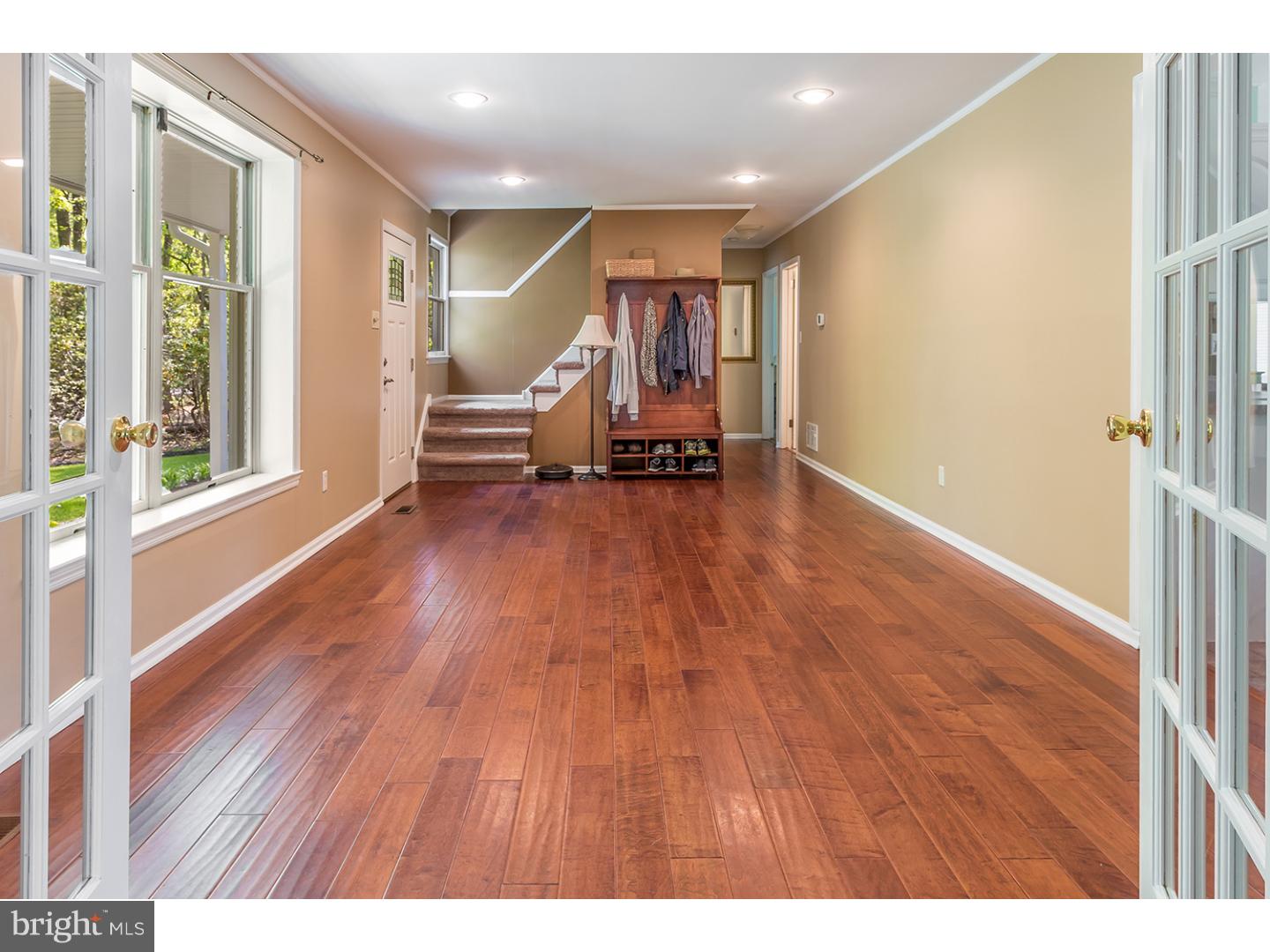 33 Wheatsheaf Road Shamong, NJ 08088 - Photo 2 of 18 Living Room