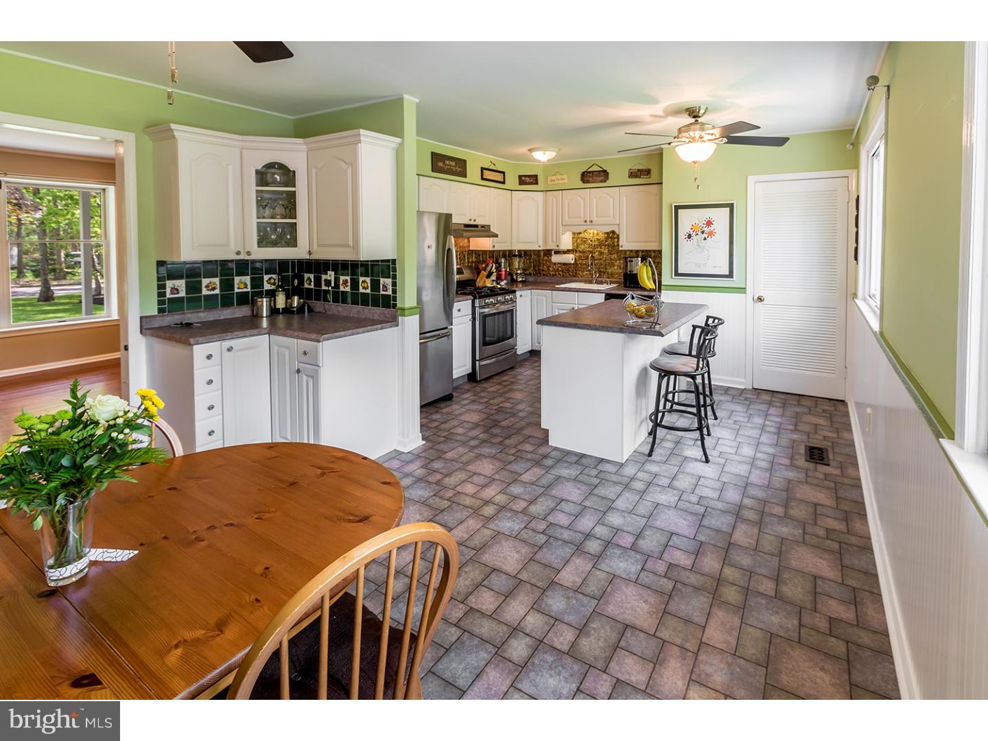 33 Wheatsheaf Road Shamong, NJ 08088 - Photo 4 of 18 Kitchen