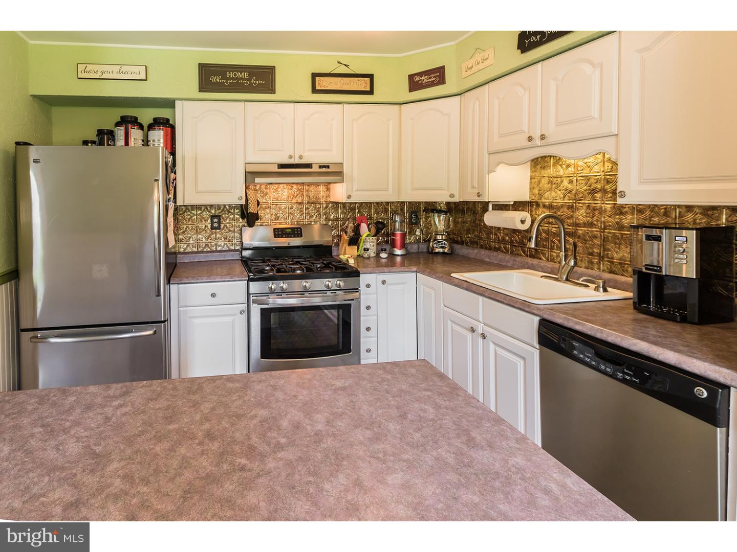 33 Wheatsheaf Road Shamong, NJ 08088 - Photo 5 of 18 Kitchen