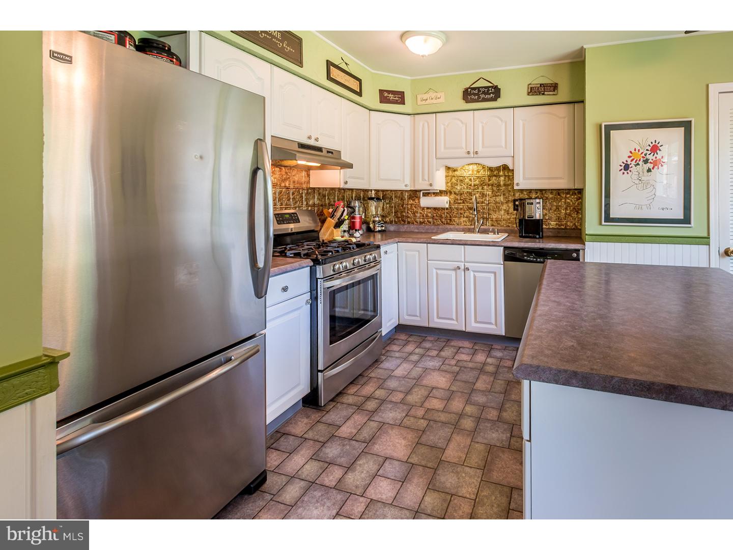 33 Wheatsheaf Road Shamong, NJ 08088 - Photo 6 of 18 Kitchen