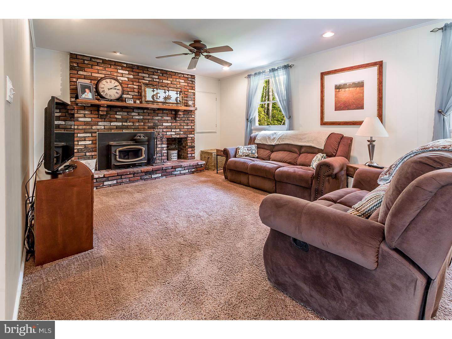 33 Wheatsheaf Road Shamong, NJ 08088 - Photo 7 of 18 Family Room