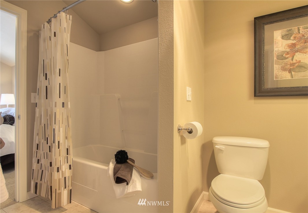 10130 Holman Road Northwest, Unit D Seattle, WA 98133 - Photo 14 of 25