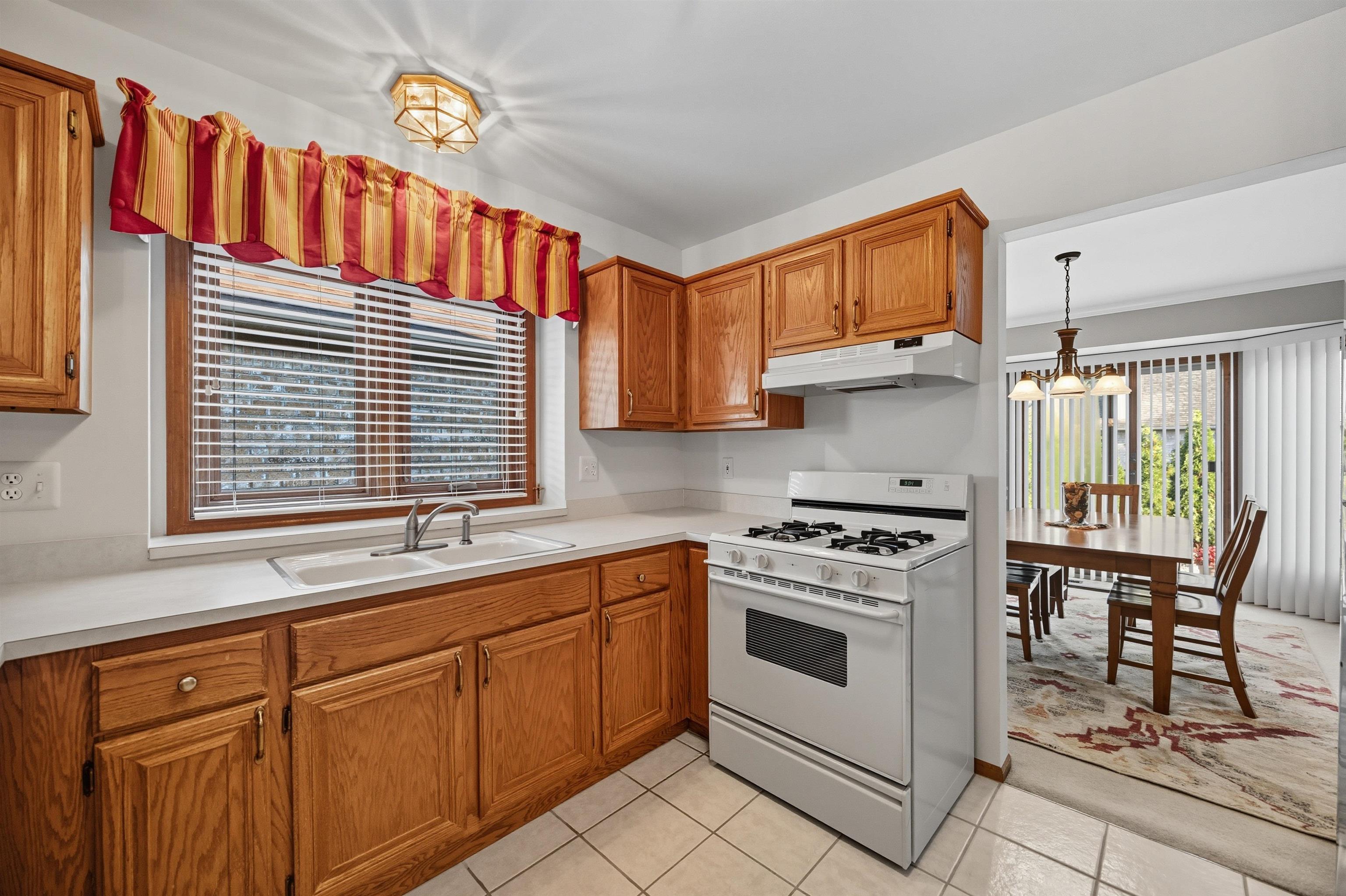 43472 Pointe Drive Clinton, MI 48038 - Photo 13 of 29