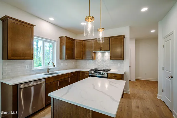$629,900 | 8 Seville Way, Bethlehem, NY 12158