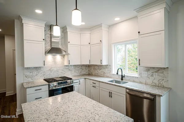 $629,900 | 8 Seville Way, Bethlehem, NY 12158