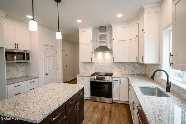 $629,900 | 8 Seville Way, Bethlehem, NY 12158