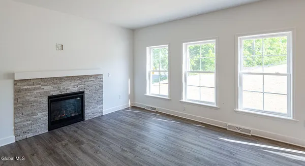 $629,900 | 8 Seville Way, Bethlehem, NY 12158