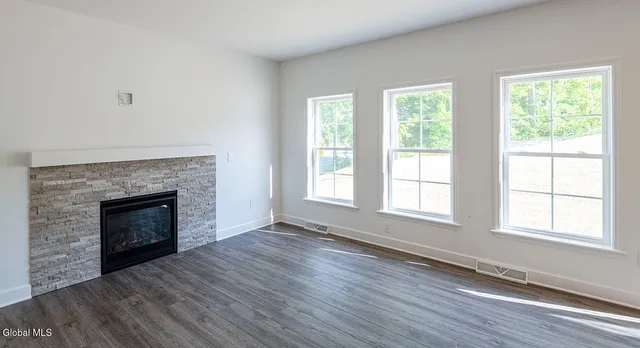 $629,900 | 8 Seville Way, Bethlehem, NY 12158