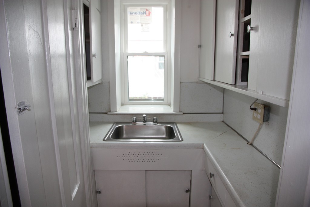 245 Orange Street Springfield, MA 01108 - Photo 5 of 24 Gallery Image 5