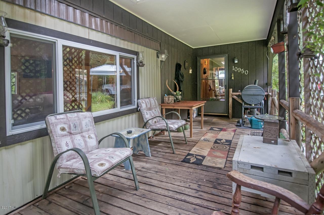 10950 Neskowin Road Neskowin, OR 97149 - Photo 3 of 23 Front Porch (1280x850)