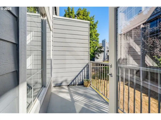 $289,900 | 17548 Northwest Springville Road, Unit F8, Portland, OR 97229