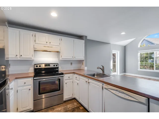 $289,900 | 17548 Northwest Springville Road, Unit F8, Portland, OR 97229